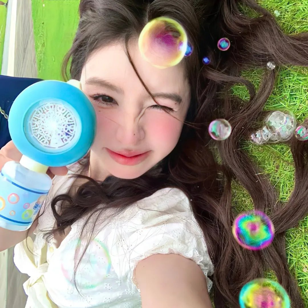 骑着鱼的猫
